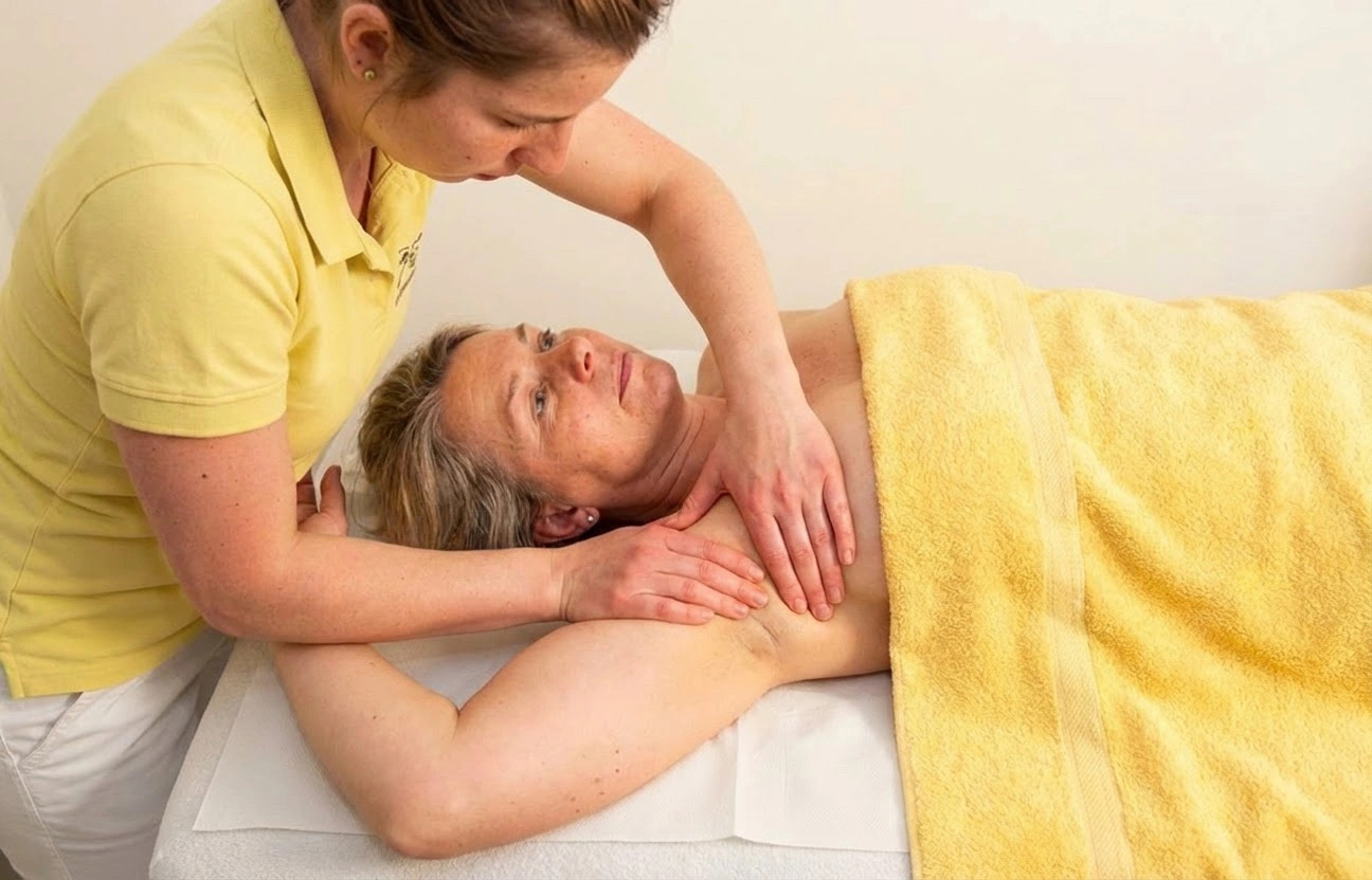 Manuelle Lymphdrainage nach Brustkrebs-OP